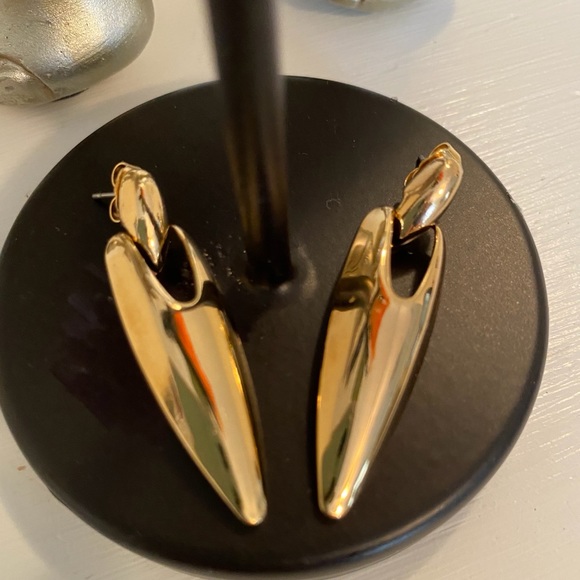 Jewelry - Vintage Unique icicle teardrop goldstone earrings